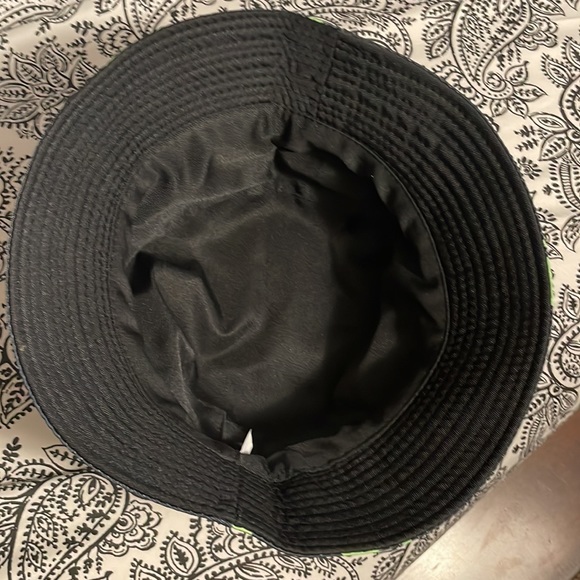 Used Hat in very good condition - Picture 3 of 3